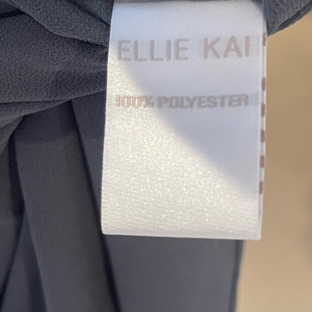 Ellie Kai sleeveless gray crewneck pleated top - Picture 7 of 7